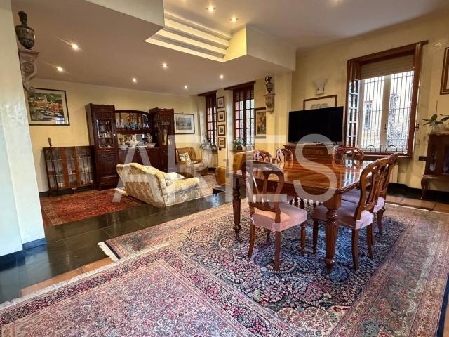 Appartamento in vendita di 294 m² in Via dei Navicellari, 2