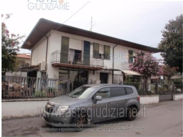 Appartamento in vendita di 295 m² in Via Emilia, 396