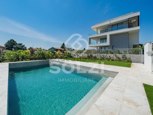 Appartamento in vendita di 295 m² in Via Madergnago