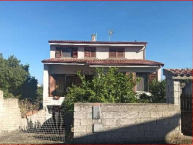 Appartamento in vendita di 295 m² in Via Mannu