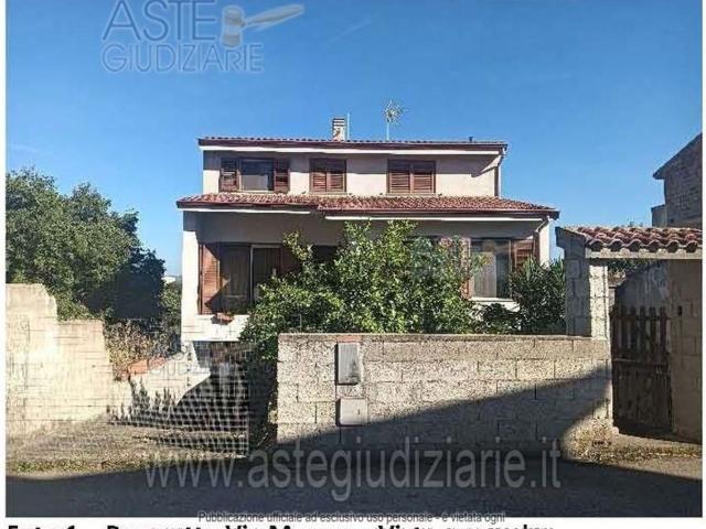 Appartamento in vendita di 295 m² in Via Mannu, 48