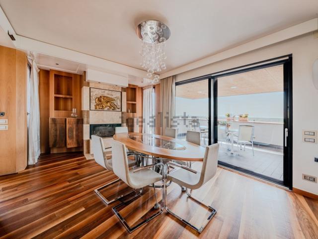 Appartamento in vendita di 295 m² in Piazza delle Istituzioni