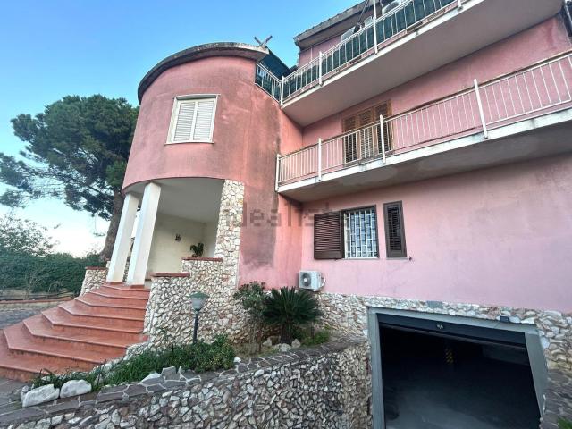 Appartamento in vendita di 296 m² in Via Molara