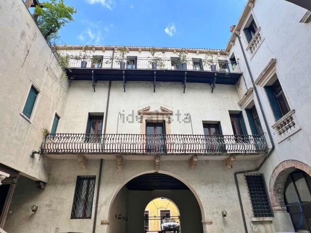 Appartamento in vendita di 296 m² in Contrada Riale