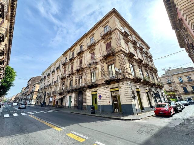 Appartamento in vendita di 297 m² in Via Etnea, 474