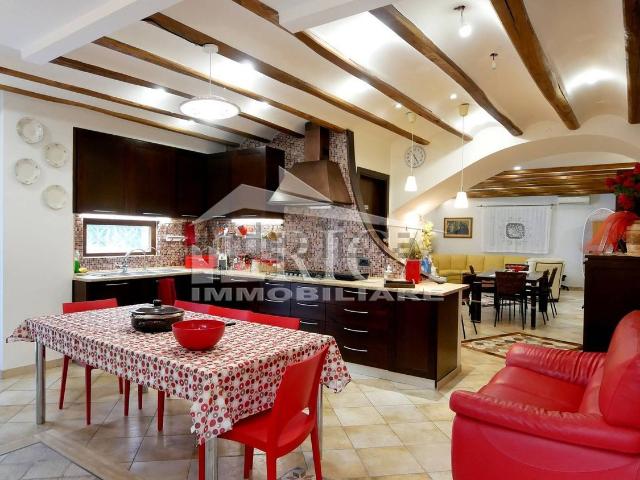 Appartamento in vendita di 297 m² in Viale Europa, 2