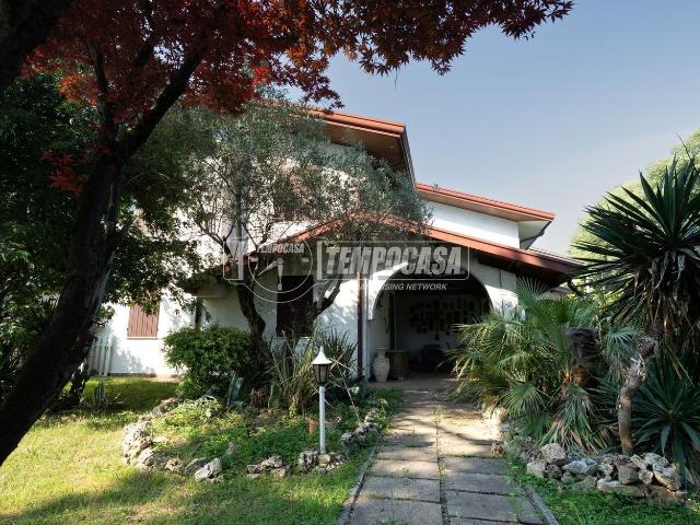 Appartamento in vendita di 298 m² in Via Scapacchiò