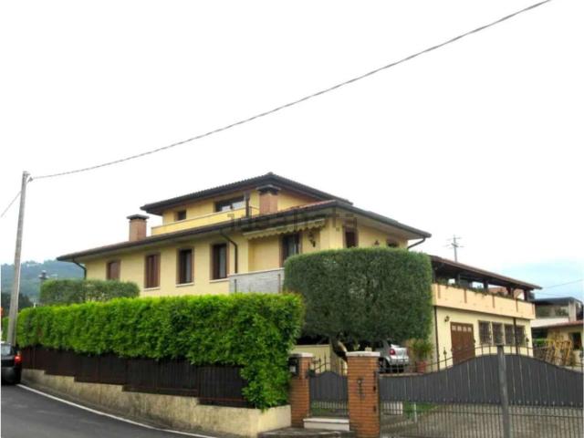 Appartamento in vendita di 299 m² in Via Gazzo, 1