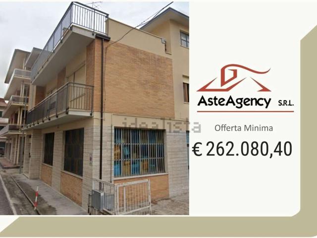 Appartamento in vendita di 299 m² in Via Fratelli Bandiera, 34