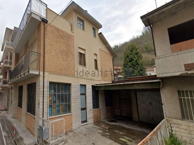 Appartamento in vendita di 299 m² in Via Fratelli Bandiera, 34