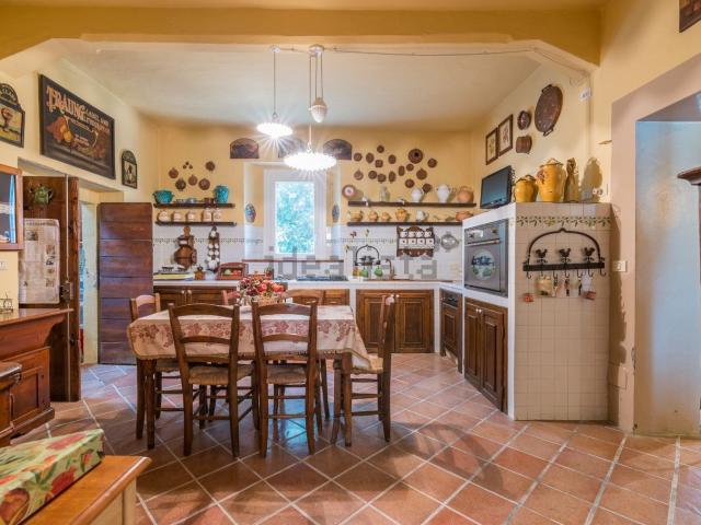 Appartamento in vendita di 300 m² in Via Cattolica
