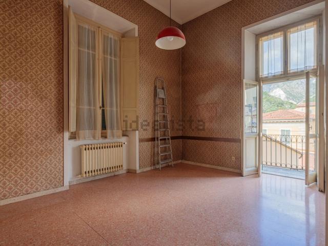 Appartamento in vendita di 300 m² in Via Cavour