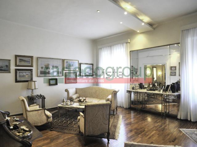 Appartamento in vendita di 300 m² in Via Cairoli