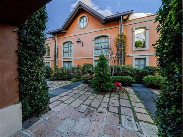 Appartamento in vendita di 300 m² in Via Carlo D&apos Adda