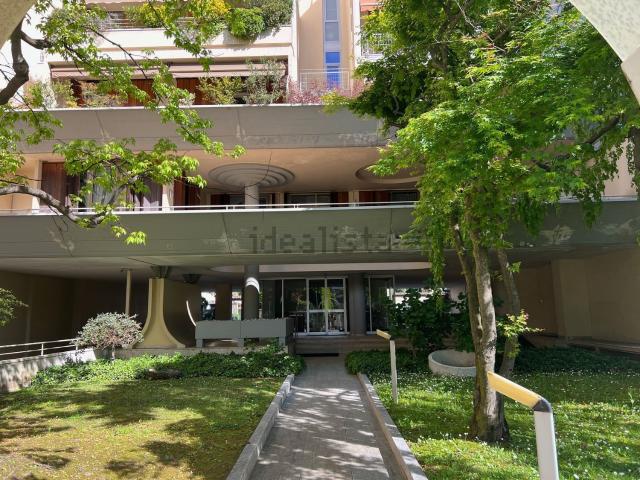Appartamento in vendita di 300 m² in Via Cesare Battisti