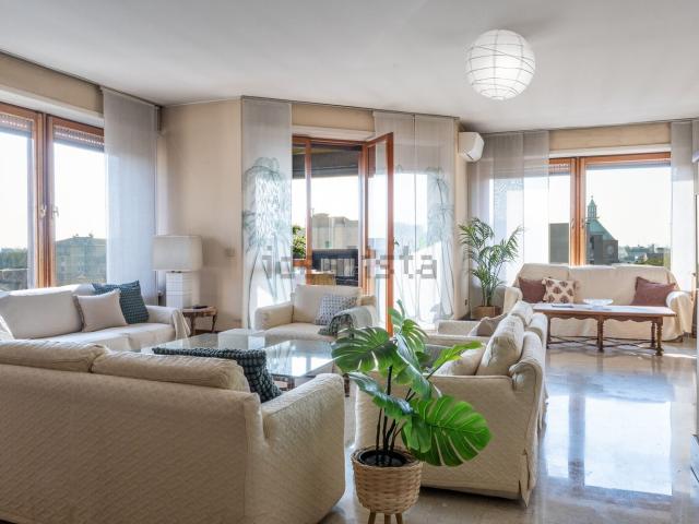 Appartamento in vendita di 300 m² in Via Antonio Fogazzaro, 20