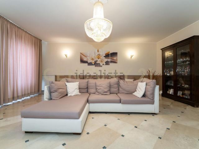 Appartamento in vendita di 300 m² in Via Antonino di Sangiuliano, 298