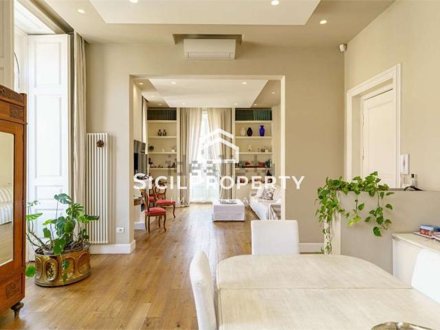 Appartamento in vendita di 300 m² in Via Aloi, 17
