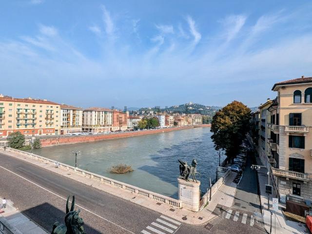 Appartamento in vendita di 300 m² in Via Armando Diaz