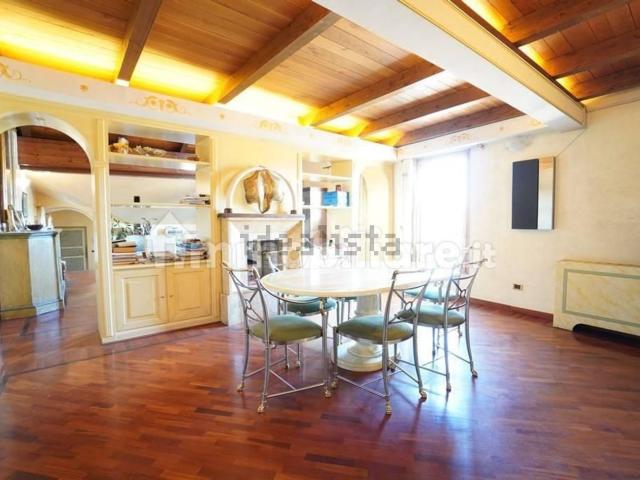 Appartamento in vendita di 300 m² in Via Galliera, 20