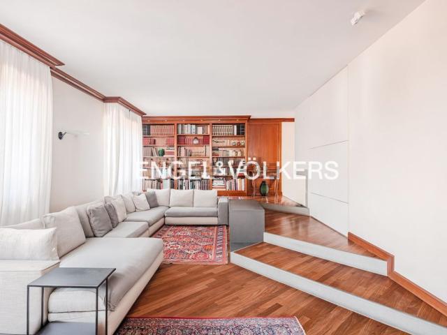 Appartamento in vendita di 300 m² in Via Giudicaria, 2
