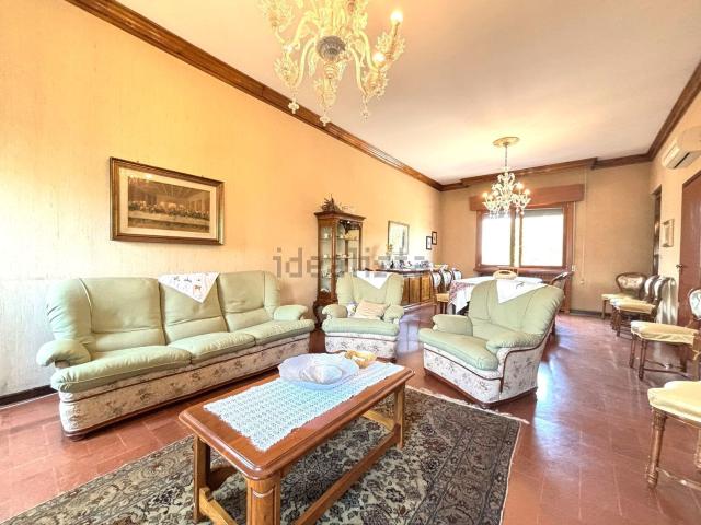 Appartamento in vendita di 300 m² in Via Giuseppe Garibaldi, 52
