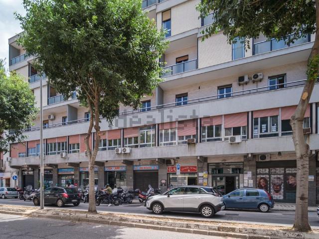 Appartamento in vendita di 300 m² in Via Giuseppe La Farina