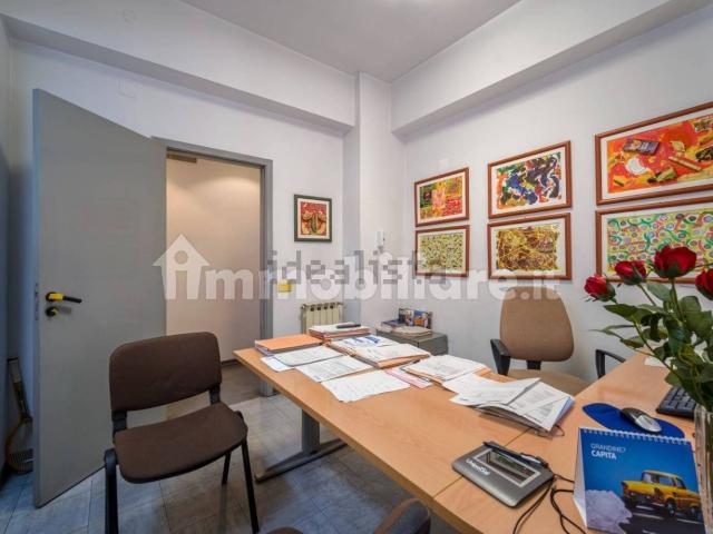 Appartamento in vendita di 300 m² in Via Giuseppe La Farina, 91