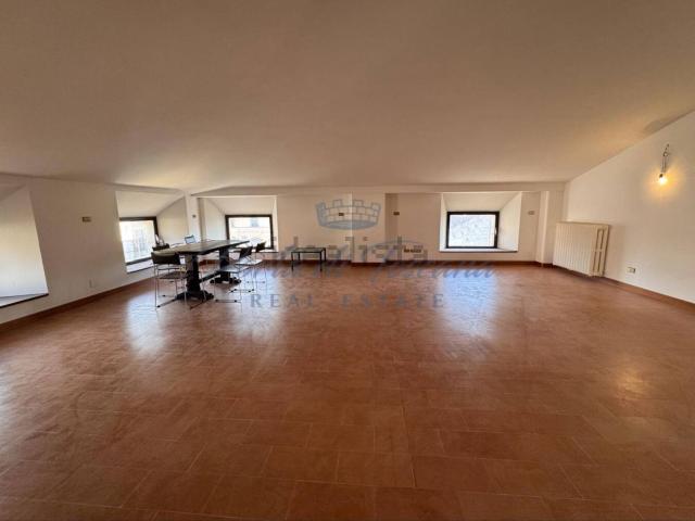 Appartamento in vendita di 300 m² in Via Giuseppe Mazzini