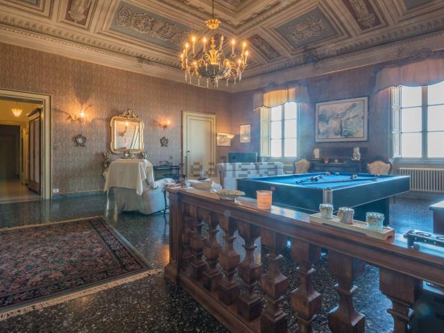 Appartamento in vendita di 300 m² in Via Giacomo Leopardi