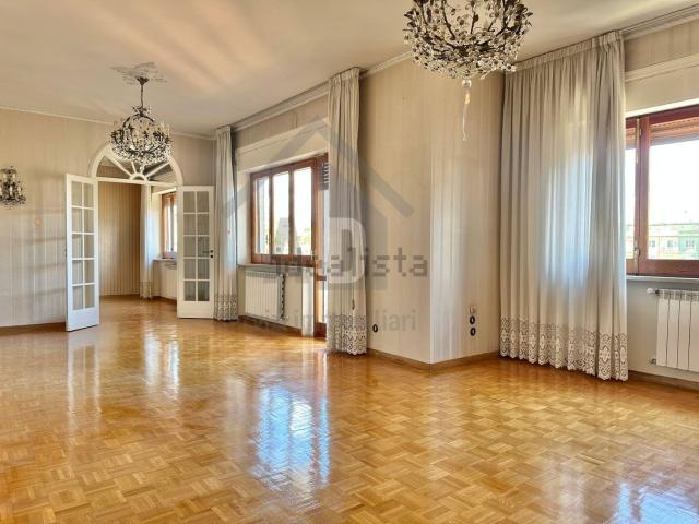 Appartamento in vendita di 300 m² in Via Domenico Frugiuele, 66