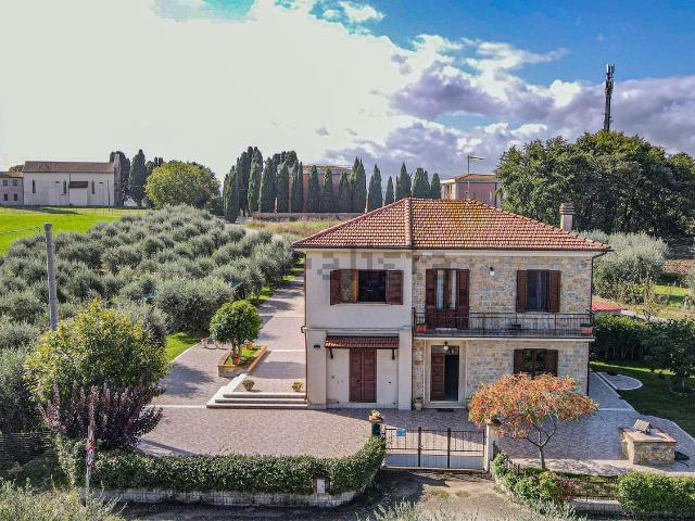 Appartamento in vendita di 300 m² in Via degli Eroi