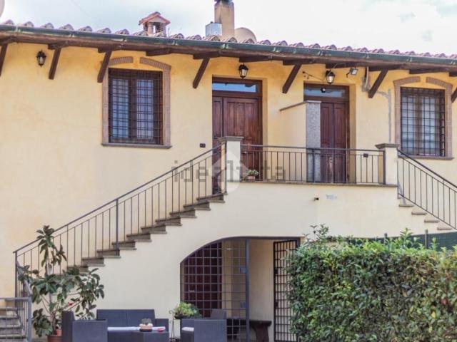 Appartamento in vendita di 300 m² in Via del Sasso, 88