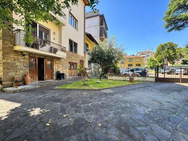 Appartamento in vendita di 300 m² in Via dell&apos Olivuzzo, 9