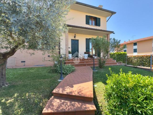 Appartamento in vendita di 300 m² in Via della Stazione, 51