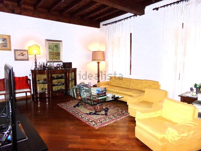 Appartamento in vendita di 300 m² in Via delle Cento Stelle