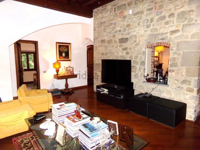 Appartamento in vendita di 300 m² in Via delle Cento Stelle