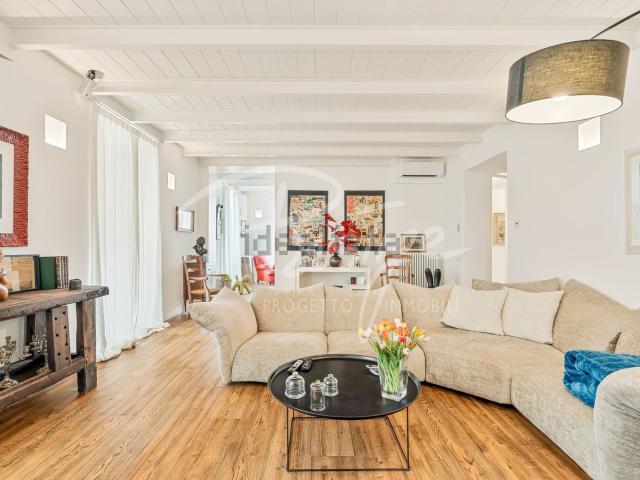 Appartamento in vendita di 300 m² in Via di Monale