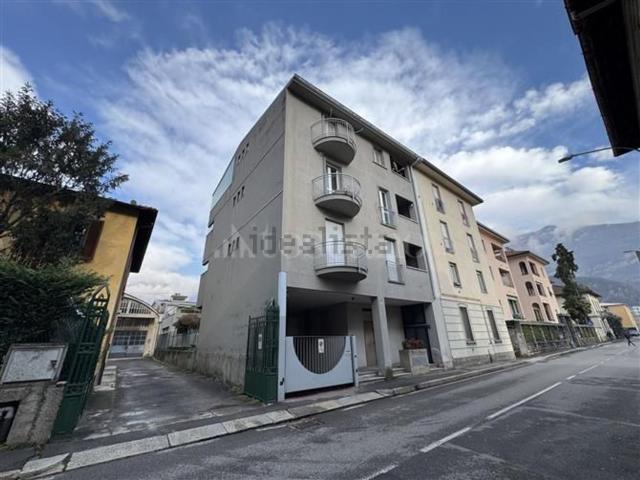Appartamento in vendita di 300 m² in Via Francesco Baracca