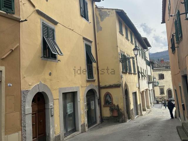 Appartamento in vendita di 300 m² in Via Francesco Petrarca