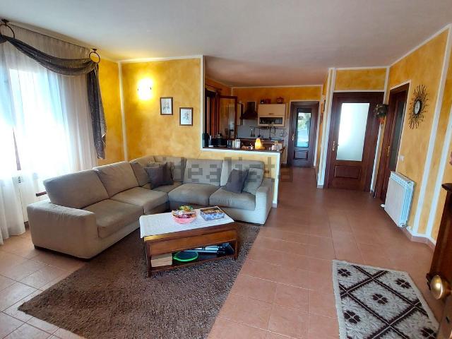 Appartamento in vendita di 300 m² in Via Ittiri