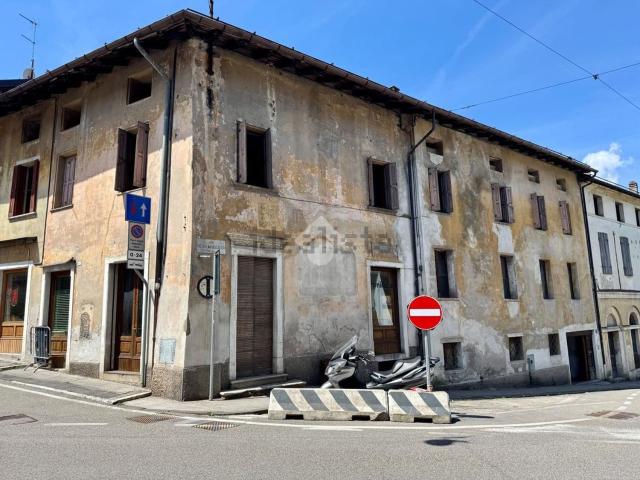 Appartamento in vendita di 300 m² in Via Lorenzo Luzzo, 1