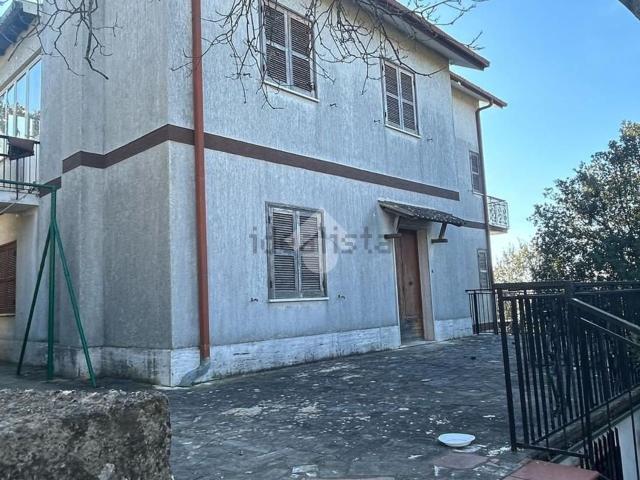 Appartamento in vendita di 300 m² in Via Monte Belloni, 1
