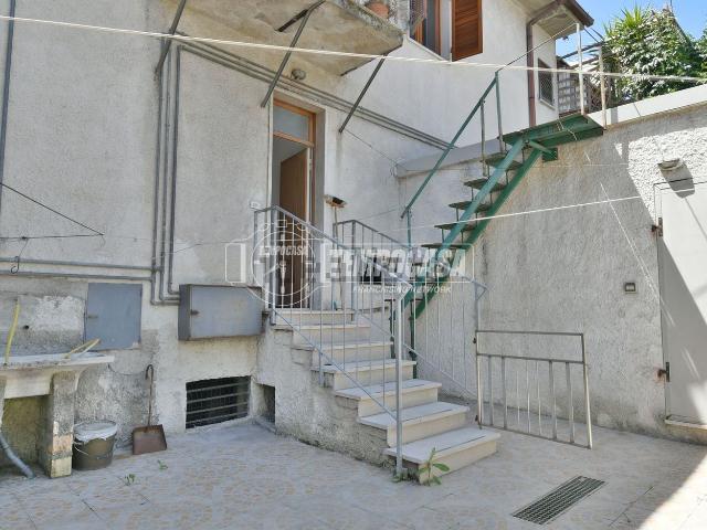 Appartamento in vendita di 300 m² in Via Salaria