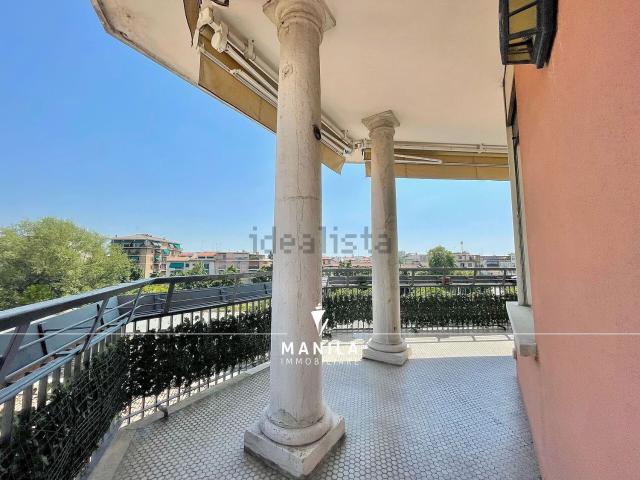 Appartamento in vendita di 300 m² in Via San Girolamo Emiliani
