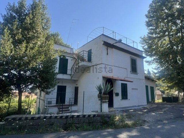 Appartamento in vendita di 300 m² in Via Settevene Palo I&apos  tronco, 11