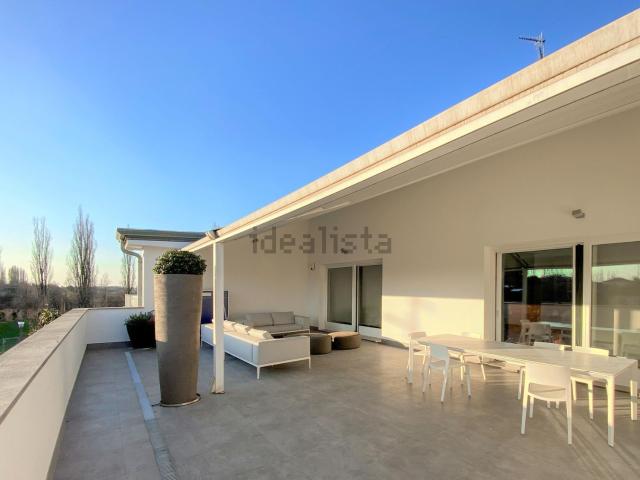 Appartamento in vendita di 300 m² in Via P. Bonaccolsi, 24