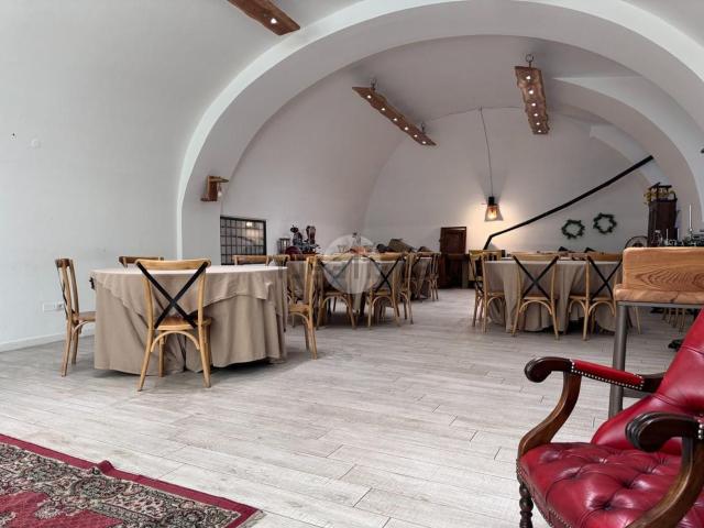 Appartamento in vendita di 300 m² in Via Poggio Picenze, 2