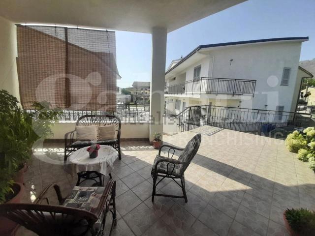 Appartamento in vendita di 300 m² in Via Panoramica, 55