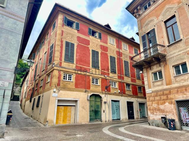 Appartamento in vendita di 300 m² in Via Paolo da Novi